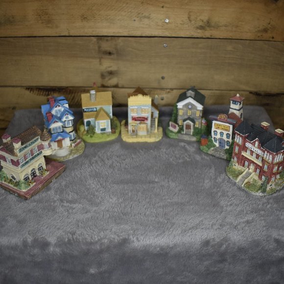 Vintage International Resourcing Services Inc. Miniature City Set - Picture 2 of 16